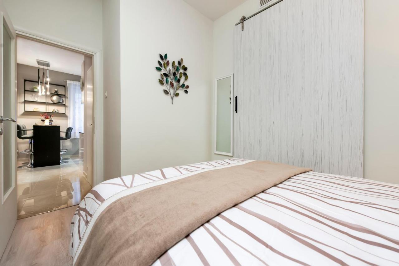 Bella Campagna - Luxury Two Bedroom Apartment Ровінь Екстер'єр фото