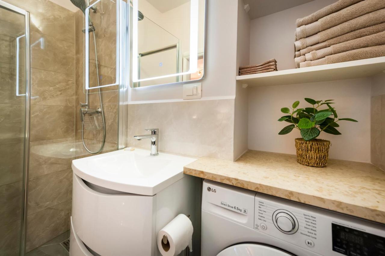Bella Campagna - Luxury Two Bedroom Apartment Ровінь Екстер'єр фото