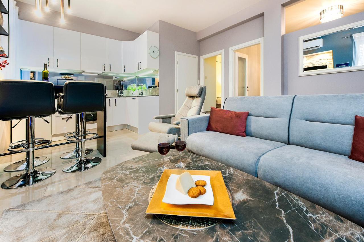 Bella Campagna - Luxury Two Bedroom Apartment Ровінь Екстер'єр фото