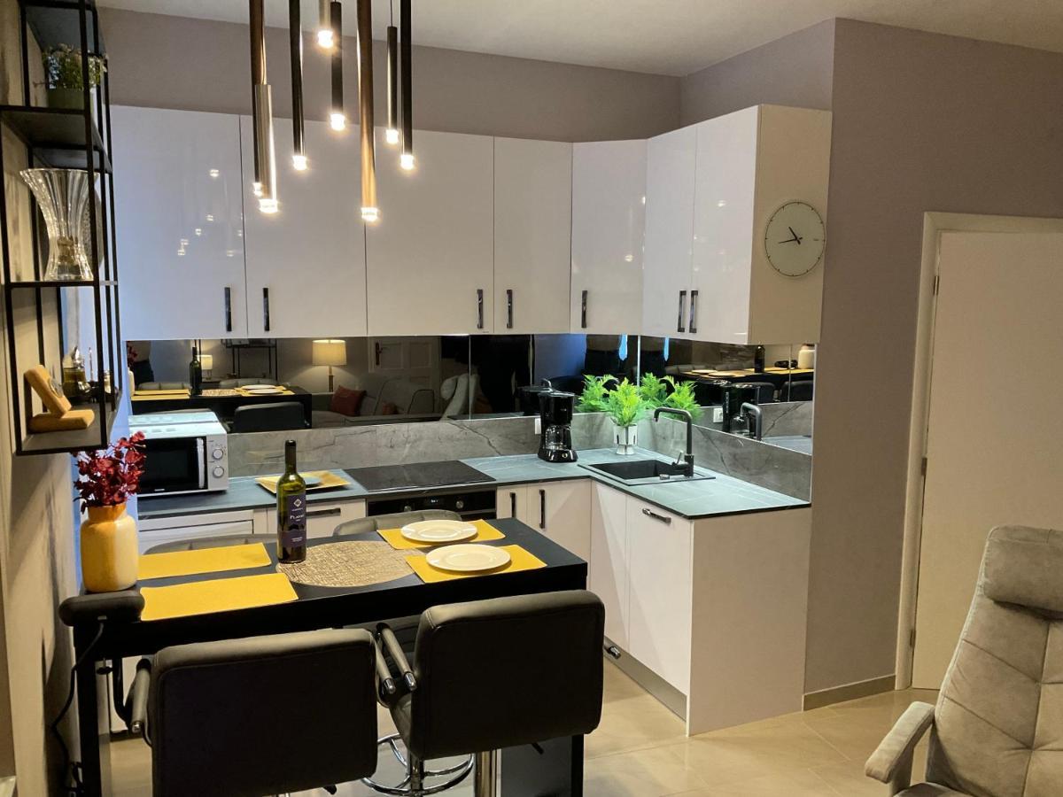 Bella Campagna - Luxury Two Bedroom Apartment Ровінь Екстер'єр фото